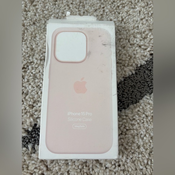 Apple iPhone 15 Pro Silicone Case with MagSafe NWT - Picture 1 of 3